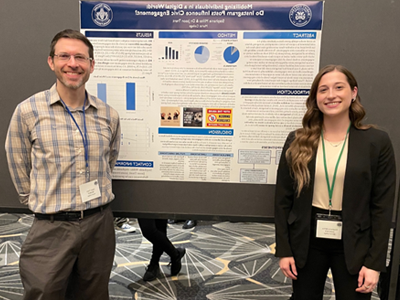 Image of student and 教师 member presenting research at the Eastern Psychological Association.
